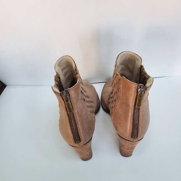 Aquatalia Frannie Weatherproof Suede Booties Size 9.5 - Picture 5 of 8